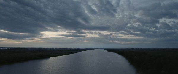 Extreme large shot of the estuary